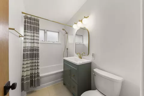Bath - 406 S Williston St, Wheaton, IL 60187 photo 1 of 1
