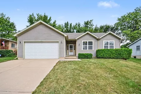 1232 Lakewood Dr, Somonauk, IL 60552