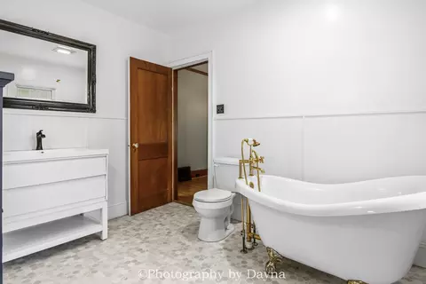Bath - 619 S Harrison Ave, Kankakee, IL 60901 photo 5 of 5