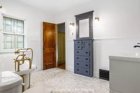 Bath - 619 S Harrison Ave, Kankakee, IL 60901 photo 4 of 5