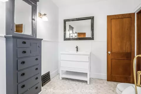 Bath - 619 S Harrison Ave, Kankakee, IL 60901 photo 3 of 5