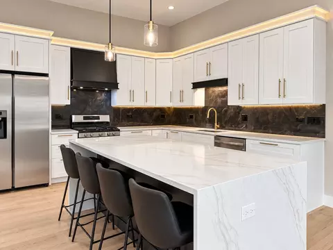 Kitchen - 8003 S Oconto Ave, Bridgeview, IL 60455 photo 2 of 5