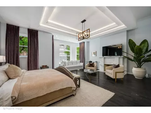 Bedroom - 32 E Bellevue Pl, Chicago, IL 60611 photo 1 of 7
