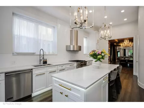 Kitchen - 32 E Bellevue Pl, Chicago, IL 60611 photo 3 of 4