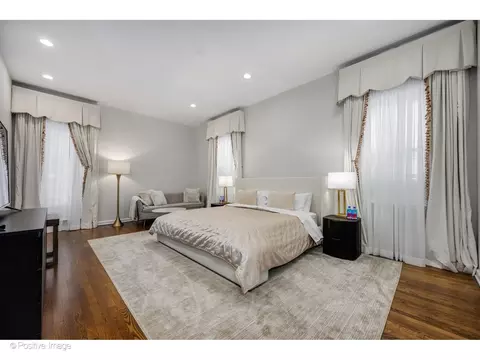 Bedroom - 32 E Bellevue Pl, Chicago, IL 60611 photo 2 of 7