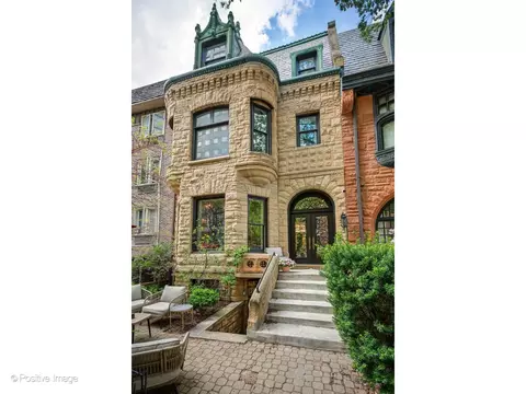 Exterior - 32 E Bellevue Pl, Chicago, IL 60611 photo 4 of 5