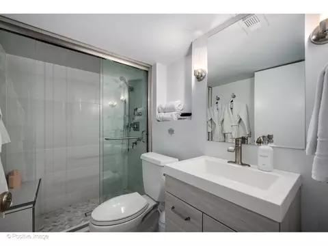 Bath - 32 E Bellevue Pl, Chicago, IL 60611 photo 10 of 10