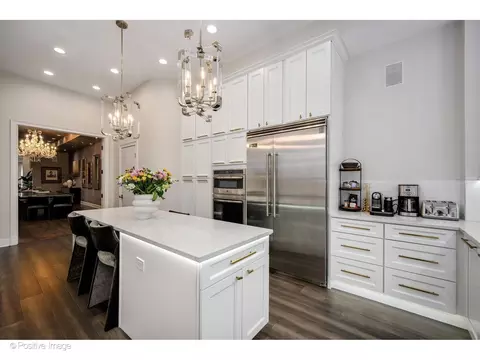 Kitchen - 32 E Bellevue Pl, Chicago, IL 60611 photo 2 of 4