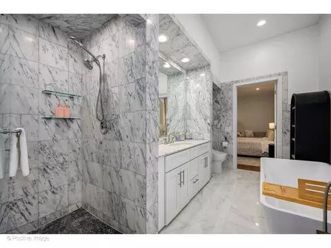 Bath - 32 E Bellevue Pl, Chicago, IL 60611 photo 7 of 10