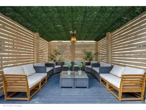 Exterior - 32 E Bellevue Pl, Chicago, IL 60611 photo 3 of 5