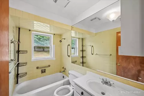 Bath - 1218 Oakleaf Ave, Mchenry, IL 60051 photo 1 of 2
