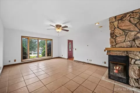 Living - 1218 Oakleaf Ave, Mchenry, IL 60051 photo 6 of 7