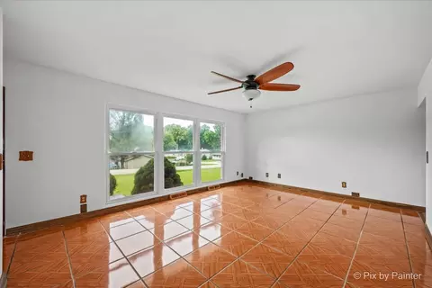 Living - 1218 Oakleaf Ave, Mchenry, IL 60051 photo 4 of 7