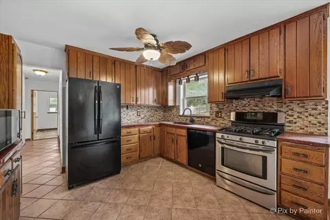 Kitchen - 1218 Oakleaf Ave, Mchenry, IL 60051 photo 1 of 6