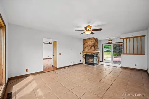 Living - 1218 Oakleaf Ave, Mchenry, IL 60051 photo 7 of 7
