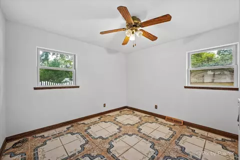 Bedroom - 1218 Oakleaf Ave, Mchenry, IL 60051 photo 4 of 5