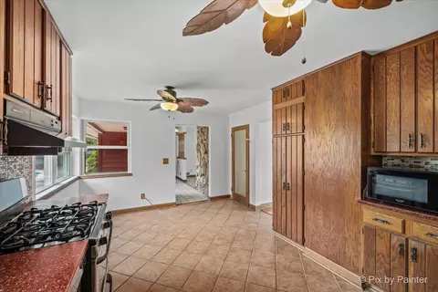 Kitchen - 1218 Oakleaf Ave, Mchenry, IL 60051 photo 3 of 6