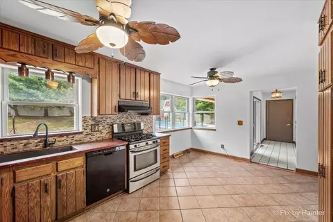 Kitchen - 1218 Oakleaf Ave, Mchenry, IL 60051 photo 4 of 6
