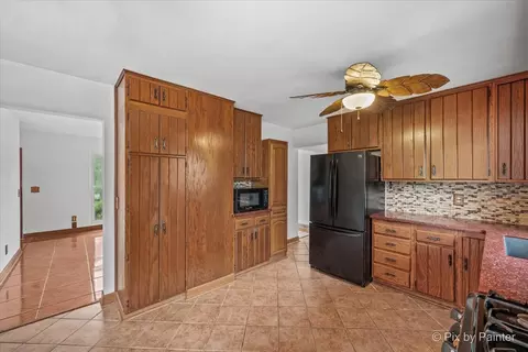 Kitchen - 1218 Oakleaf Ave, Mchenry, IL 60051 photo 2 of 6