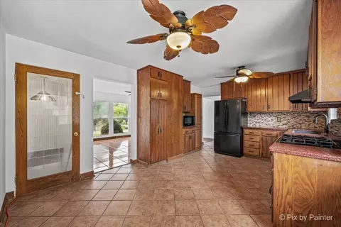 Kitchen - 1218 Oakleaf Ave, Mchenry, IL 60051 photo 6 of 6