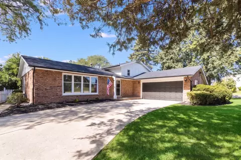 640 N Locust St, Frankfort, IL 60423