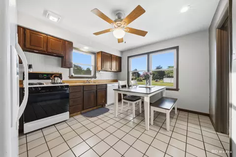 Kitchen - 20301 Hellenic Dr, Olympia Fields, IL 60461 photo 1 of 2
