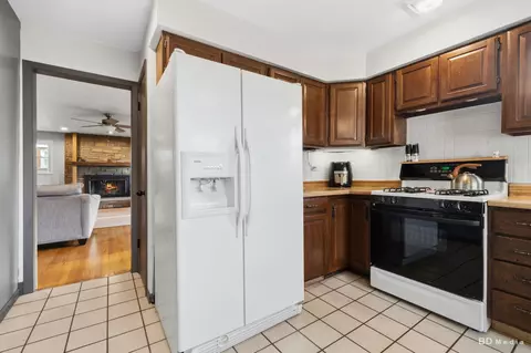Kitchen - 20301 Hellenic Dr, Olympia Fields, IL 60461 photo 2 of 2