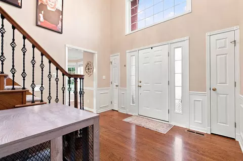 Entry Way - 1521 Broadmoor, Mattoon, IL 61938 photo 2 of 4
