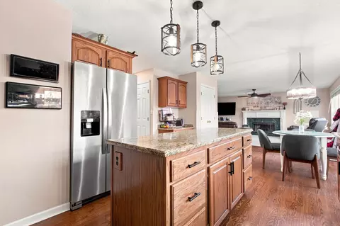 Kitchen - 1521 Broadmoor, Mattoon, IL 61938 photo 3 of 5