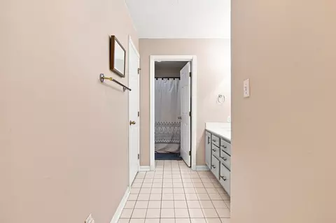 Bath - 1521 Broadmoor, Mattoon, IL 61938 photo 4 of 6