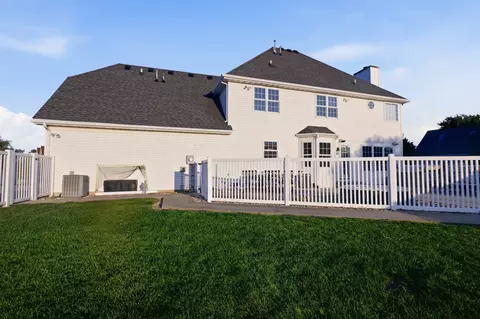 Exterior - 1521 Broadmoor, Mattoon, IL 61938 photo 5 of 6