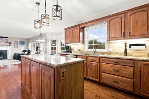 Kitchen - 1521 Broadmoor, Mattoon, IL 61938 photo 4 of 5