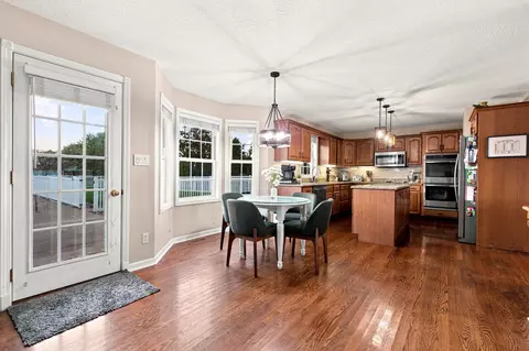 Entry Way - 1521 Broadmoor, Mattoon, IL 61938 photo 3 of 4