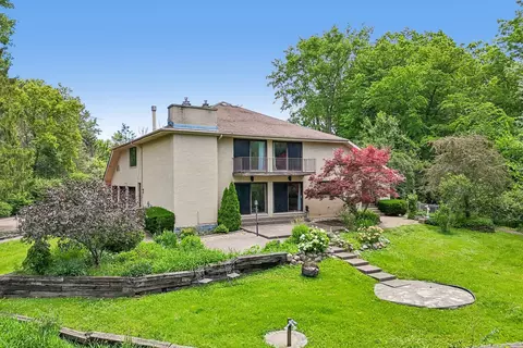 1191 Hunters Ln, Libertyville, IL 60048