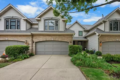318 Club House Dr, Bloomingdale, IL 60108