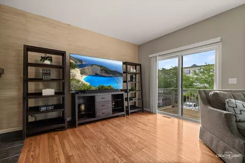 Living - 803 Brodhead Dr, Aurora, IL 60504 photo 4 of 5