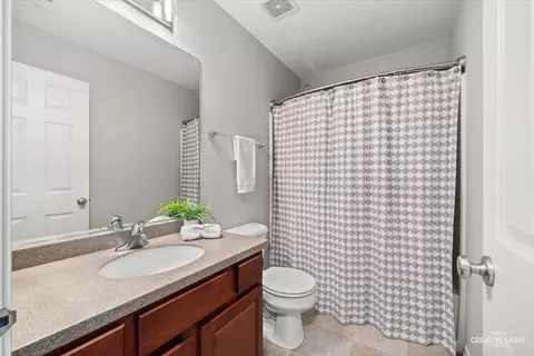 Bath - 803 Brodhead Dr, Aurora, IL 60504 photo 4 of 4
