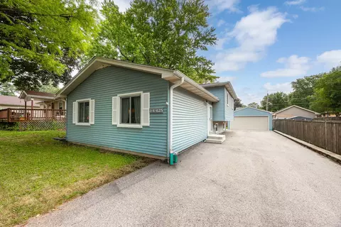 3 S625 Lorraine Ave, Warrenville, IL 60555