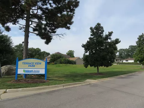 17 W071 Hodges Rd, Oakbrook Terrace, IL 60181