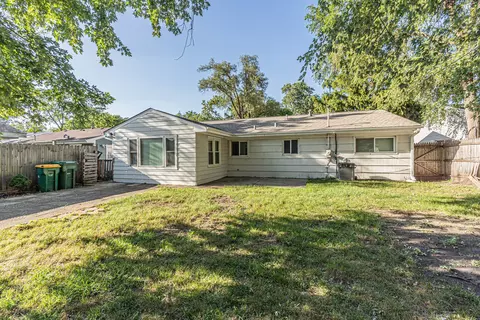 Exterior - 63 W Manchester Dr, Wheeling, IL 60090 photo 5 of 6