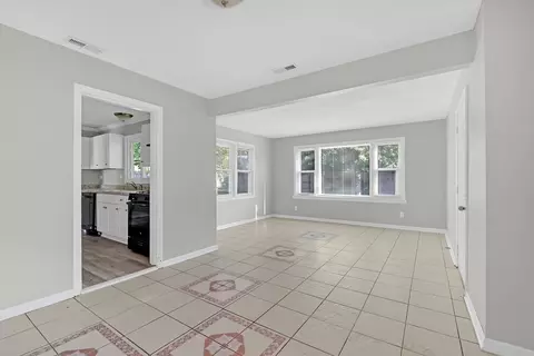 Living - 63 W Manchester Dr, Wheeling, IL 60090 photo 4 of 4