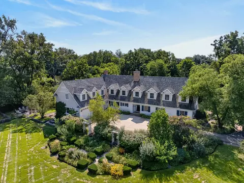 875 Sterling Rd, Inverness, IL 60067