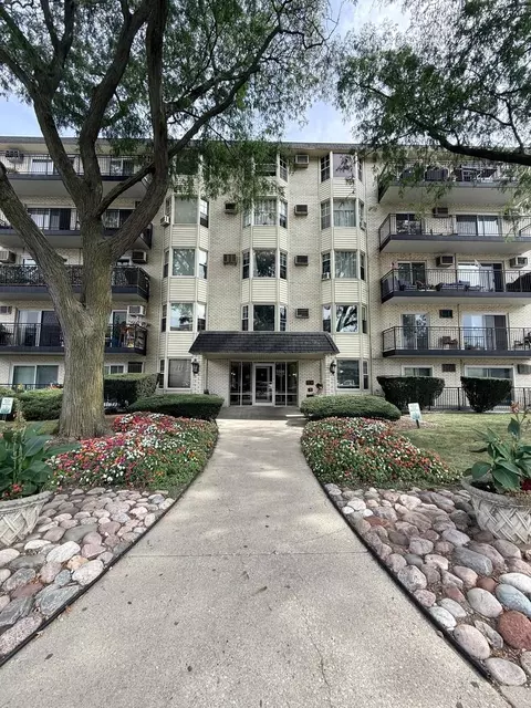 5506 Lincoln Ave #516, Morton Grove, IL 60053
