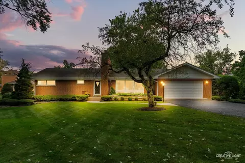 22 W126 Buena Vista Dr, Glen Ellyn, IL 60137