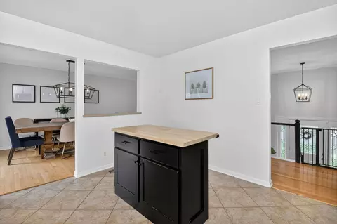 Entry Way - 1905 Cheshire Ln, Wheaton, IL 60189 photo 2 of 2