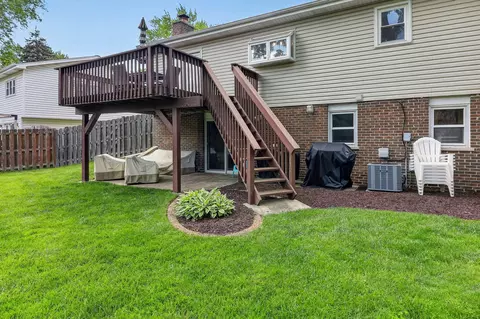 Exterior - 1905 Cheshire Ln, Wheaton, IL 60189 photo 3 of 5