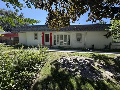 99 Mariposa Ave, Waukegan, IL 60087