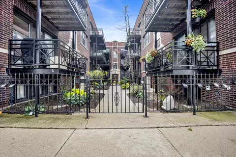 1133 W Grace St #G, Chicago, IL 60613