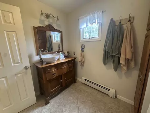 Bath - 402 E Belleville Ave, Christopher, IL 62822 photo 5 of 5