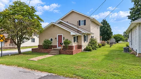 Exterior - 402 E Belleville Ave, Christopher, IL 62822 photo 2 of 7